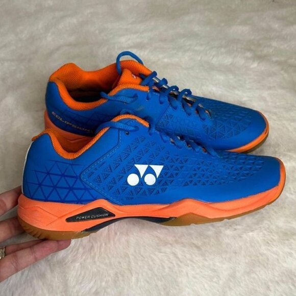 Woman’s YONEX badminton non marking/skidding court shoes. Size 9. Excellent cond - Picture 2 of 10